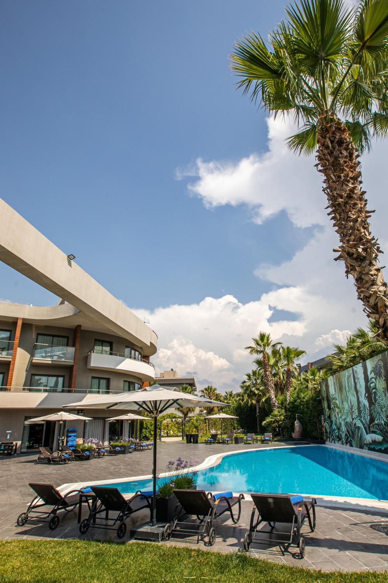 Doubletree By Hilton Izmir Airport Hotell Eksteriør bilde